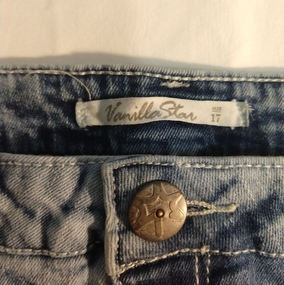 Denim shorts, distressed - Picture 3 of 5
